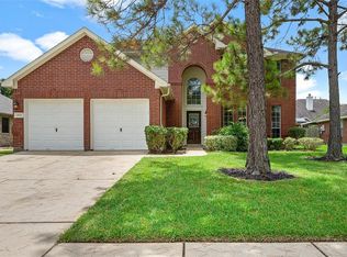 1820 Castle Oaks Dr, Pearland, TX 77581