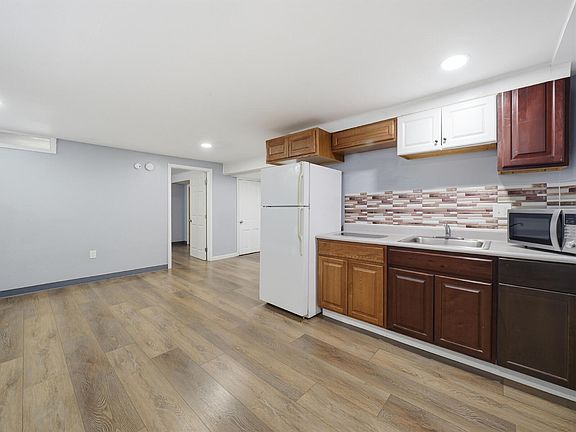 3rd image of 503 W Church St