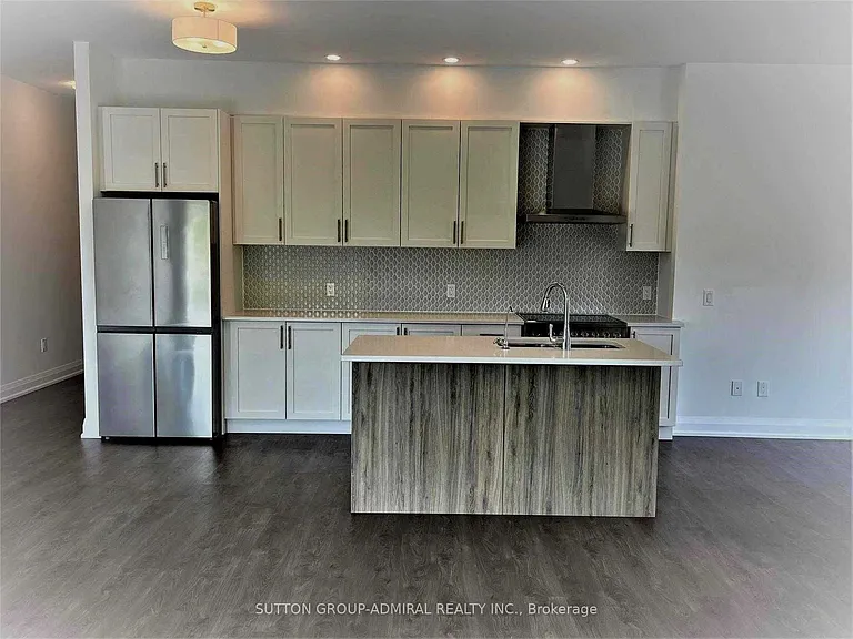 64 Queen St S #G3 — Photo 8
