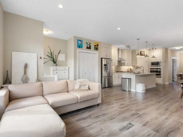 227 N 148th Ave NW, Calgary, AB T3P 1N1