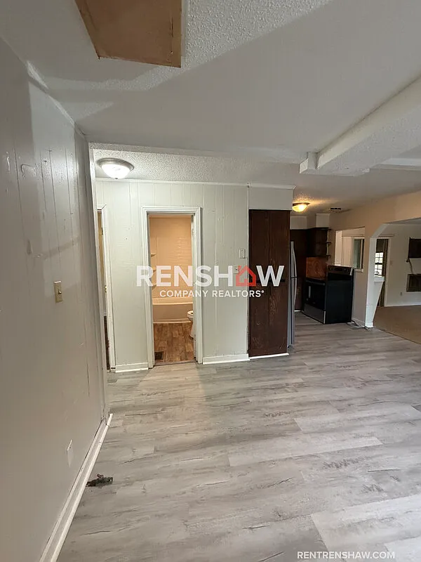 4 bed, 1.0 bath, 1132 sqft, $1,250 — Photo 2