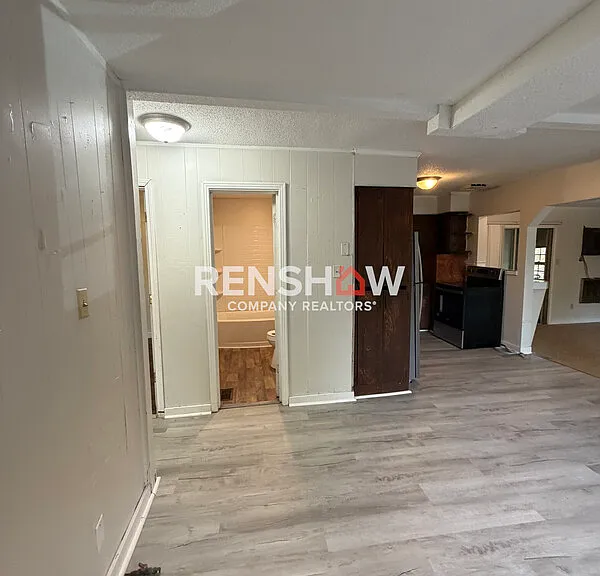 450 Bedwell St — Photo 2