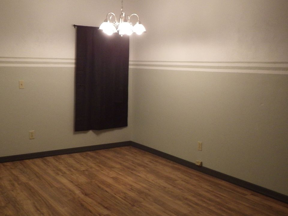 dining room pic 1