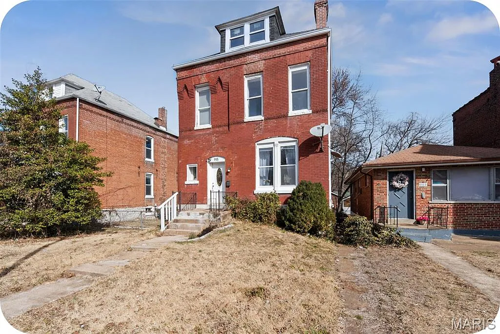 915 Bates St photo 1