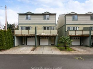 3-Story Townhome in SE Portland - Pet Friendly!, Portland, OR 97266