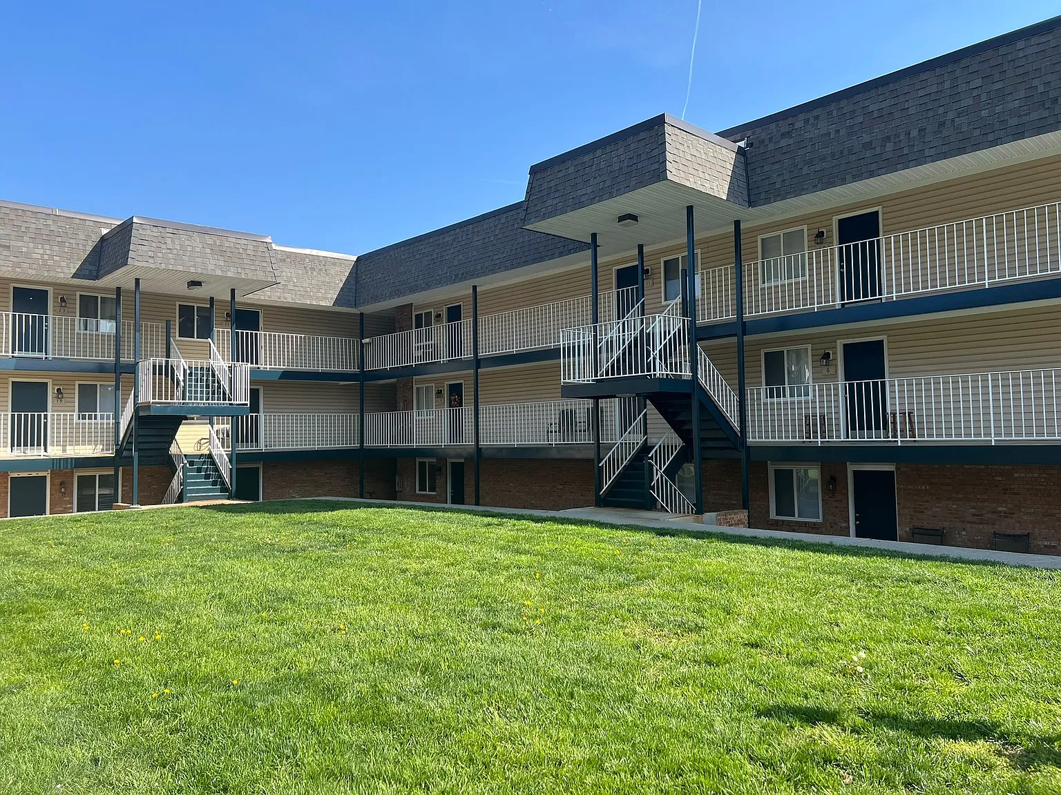 The Oak Grove Village Apartments — Photo 2