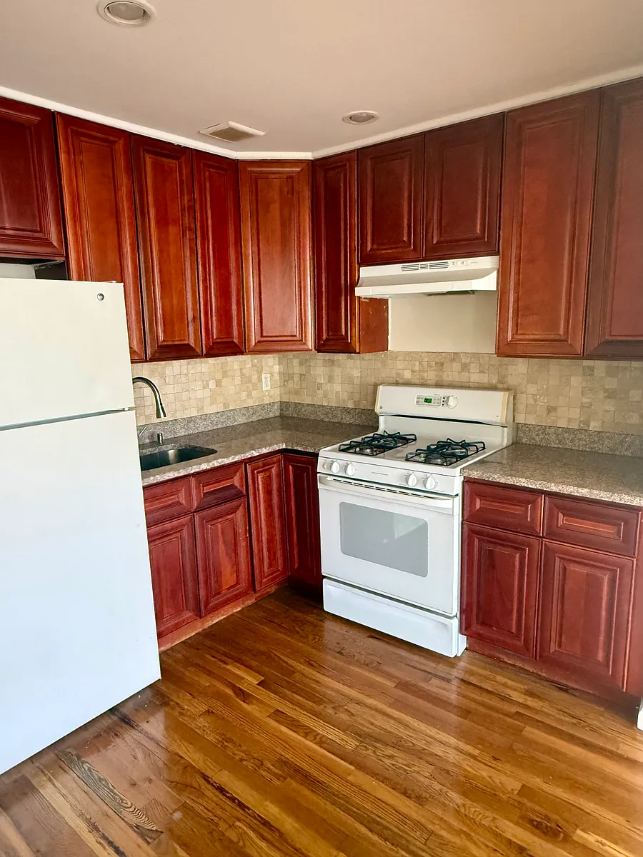 Building Photo - 0 E 169th St #2B