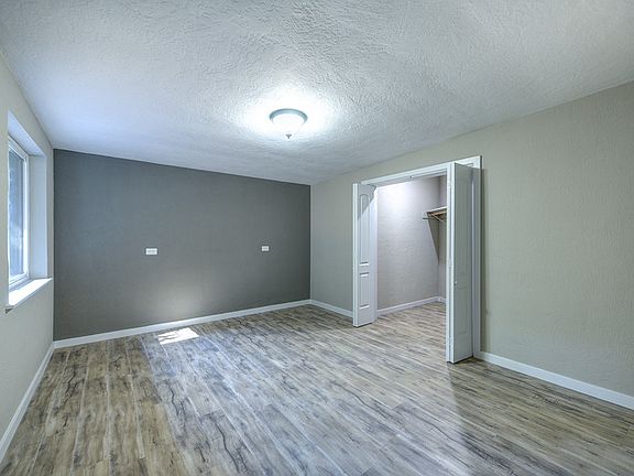 4th image of 2721 Creekside Ln