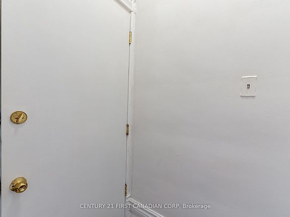 3rd image of 578 Waterloo St