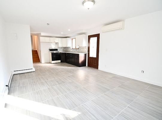 5th image of 20 Mercer Pl #1