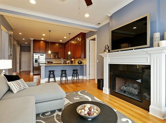 4th image of 2221 W Belmont Ave #302