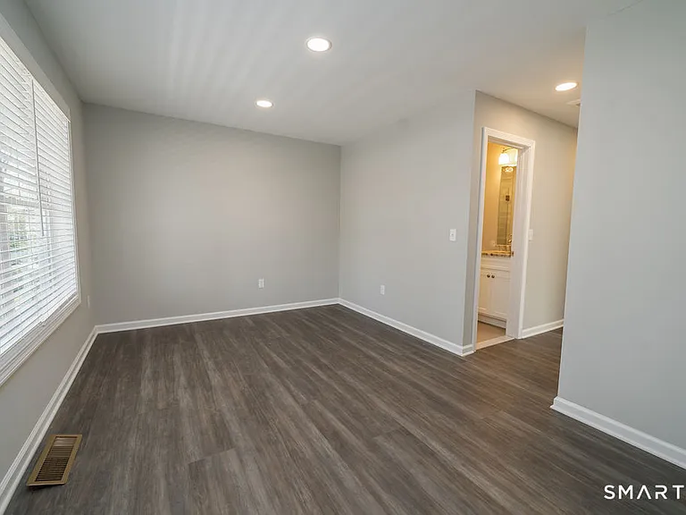 139 Main St #2 — Photo 9