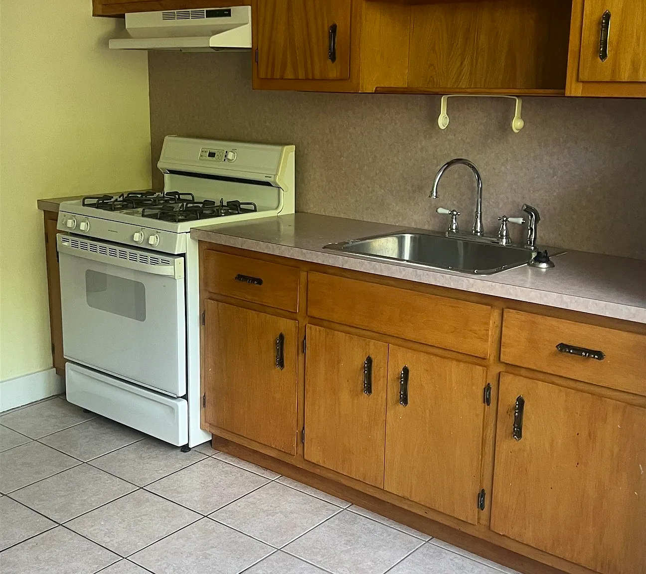 3 bed, 1.0 bath, $2,500 — Photo 4