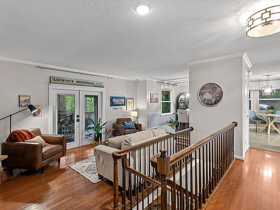 5th image of 328 Timber Ridge Trl