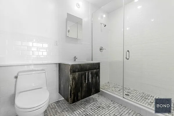 Rented by Bond New York | media 33