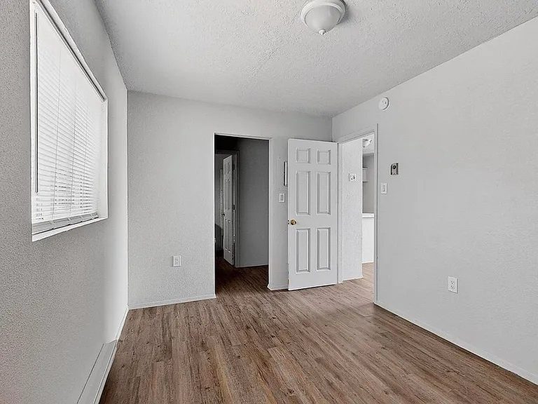 5817 Central Avenue NW — Photo 13