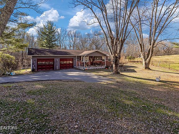 4th image of 715 Robin Dr
