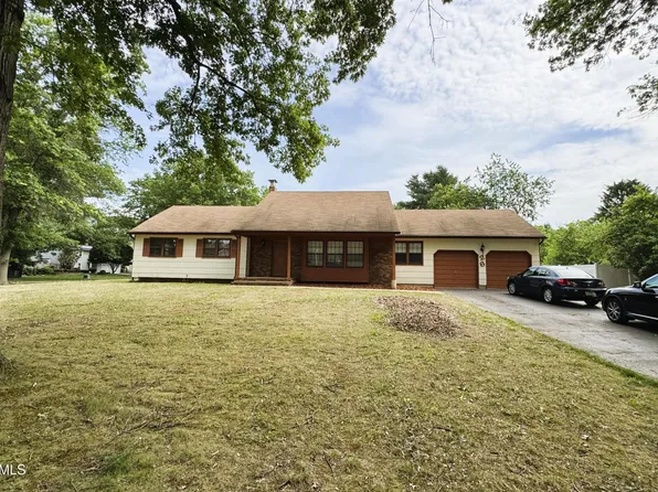 26 Sherwood Drive, Freehold, NJ 07728