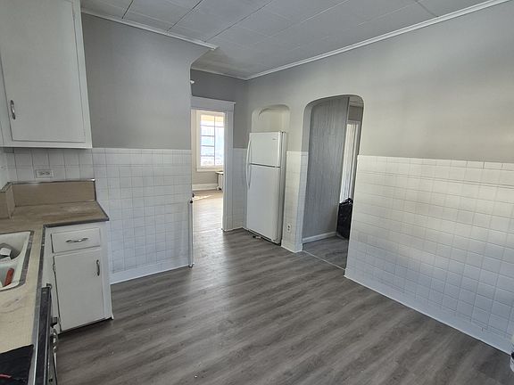 3rd image of 529 Orange Ave