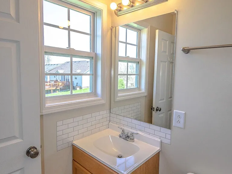 955 Russet Dr — Photo 16