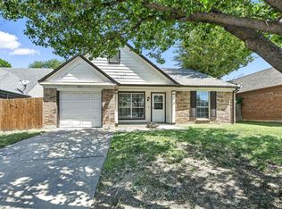 3801 Huckleberry Dr, Fort Worth, TX 76137