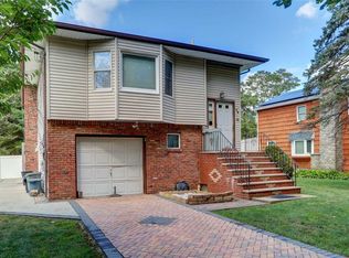 38 Bergen St, Brentwood, NY 11717