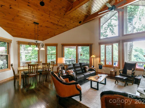 25 Ivy Point Ln, Burnsville, NC 28714