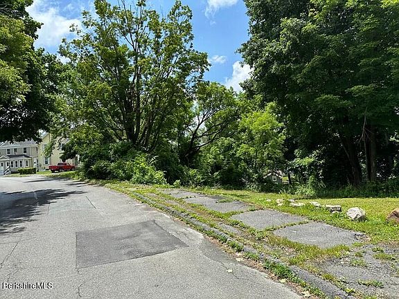 2nd image of 33 Circular Ave