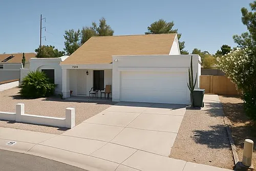 1059 E Sequoia Dr Photo 1