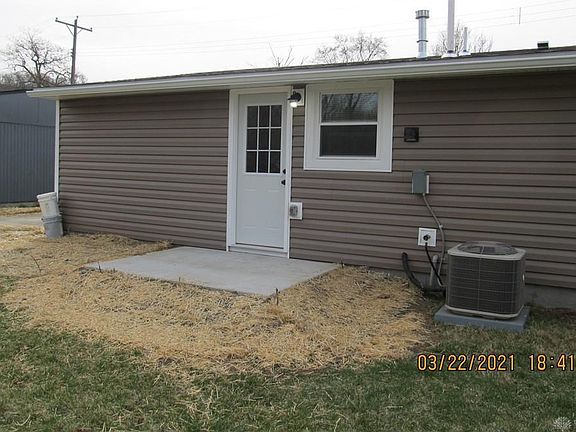 5th image of 704 S Riverview Ave