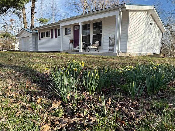 3rd image of 110 E Sunny Slopes Dr