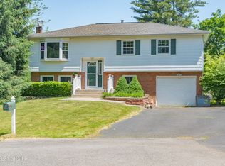 9 Robin Ct, Latham, NY