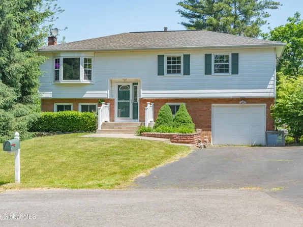 9 Robin Court, Latham, NY 12110