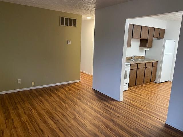 1st image of 800 Patty Dr