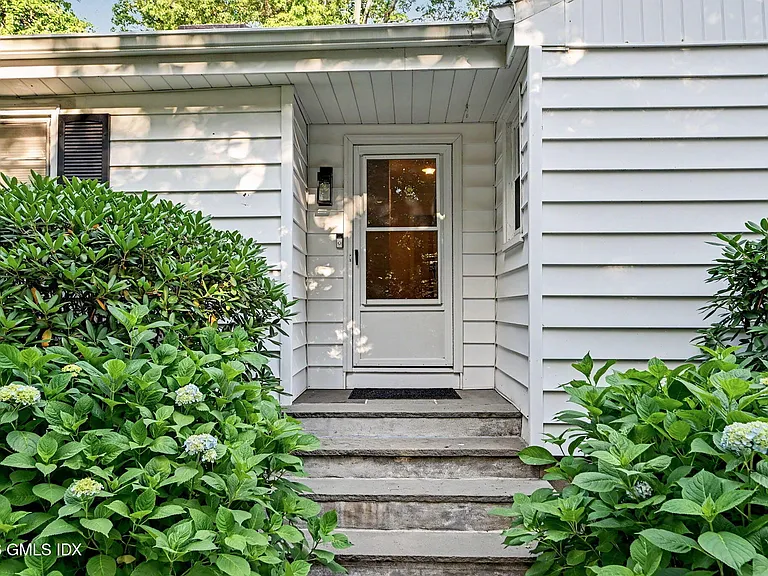 20 Meyer Pl — Photo 2