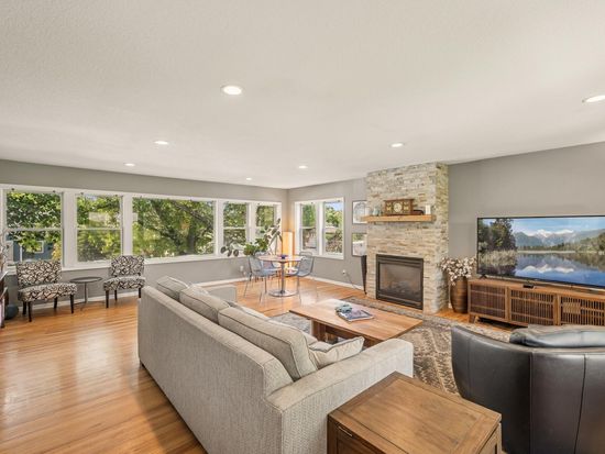 3420 Parkview Blvd, Robbinsdale, MN 55422