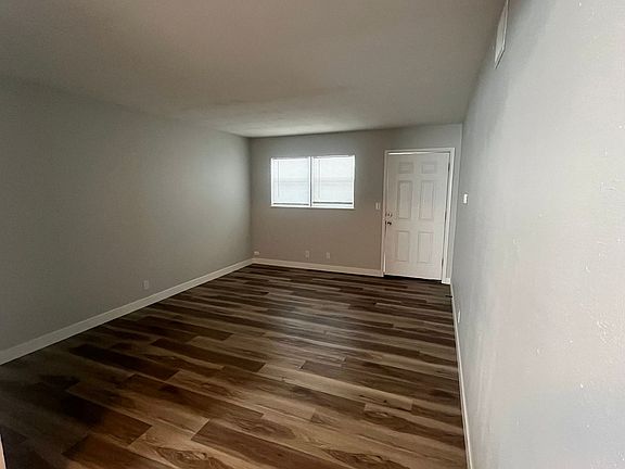 3rd image of 1403 E Elm St #3