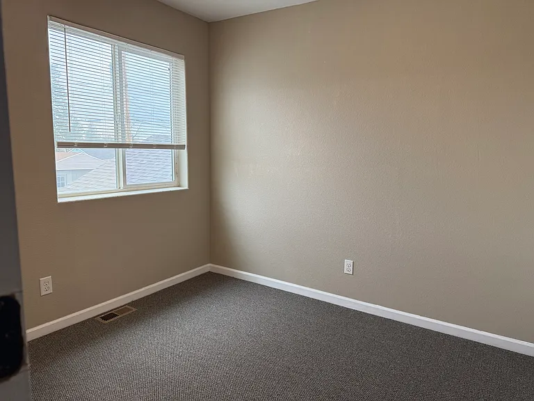418 Cribbon Ave — Photo 5