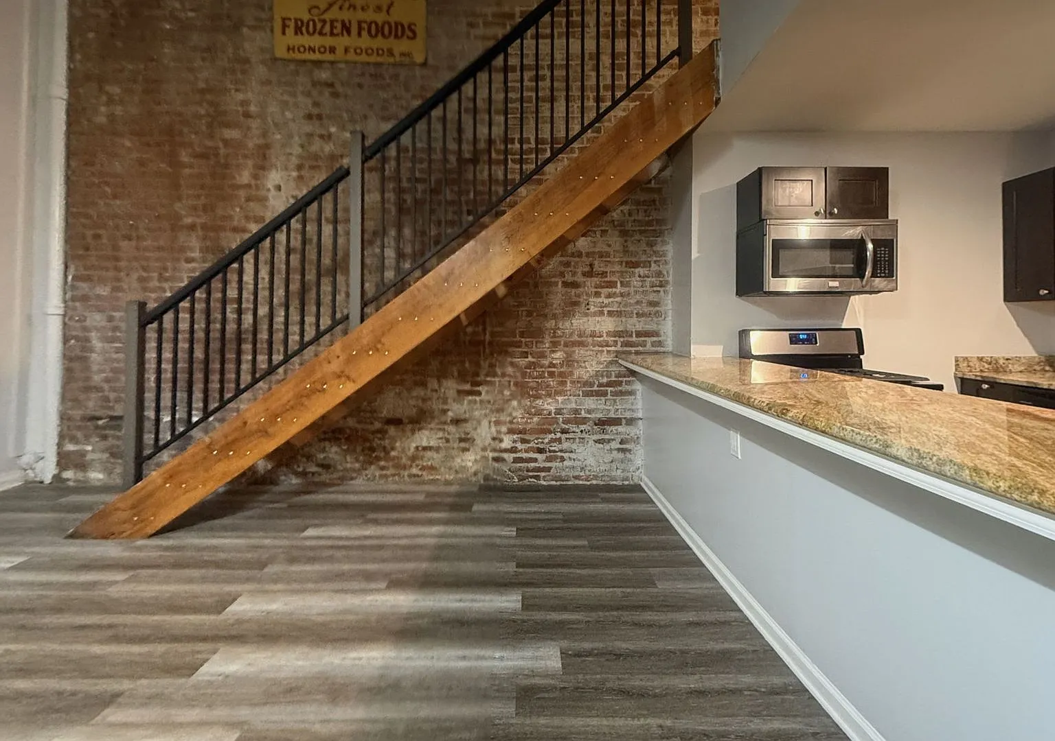1302 W Cumberland Street — Photo 2