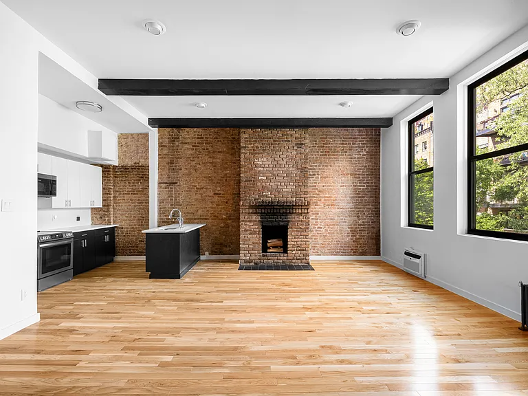 431 W 22nd St #1R — Photo 7