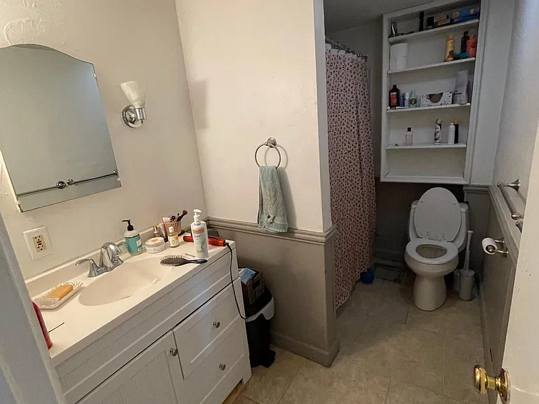 1818 Schiller Ave — Photo 11