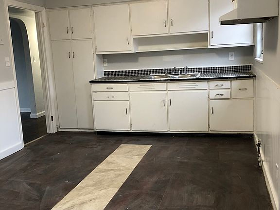 2nd image of 818 Cherry Dr APT 3