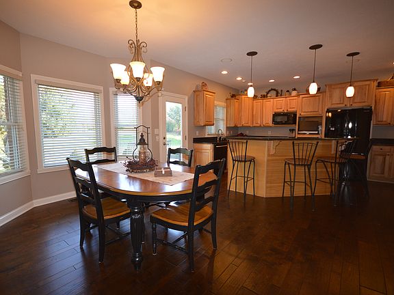 3rd image of 708 Willow Pointe North Dr