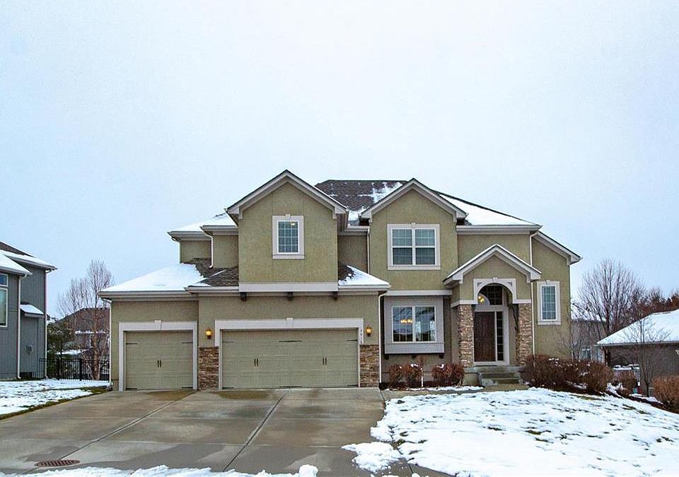 1st image of 4416 NE Hideaway Hill Cir