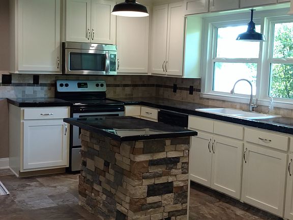 5th image of 307 Hillcrest Dr
