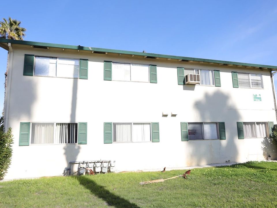 2nd image of 820 Sharmon Palms Ln