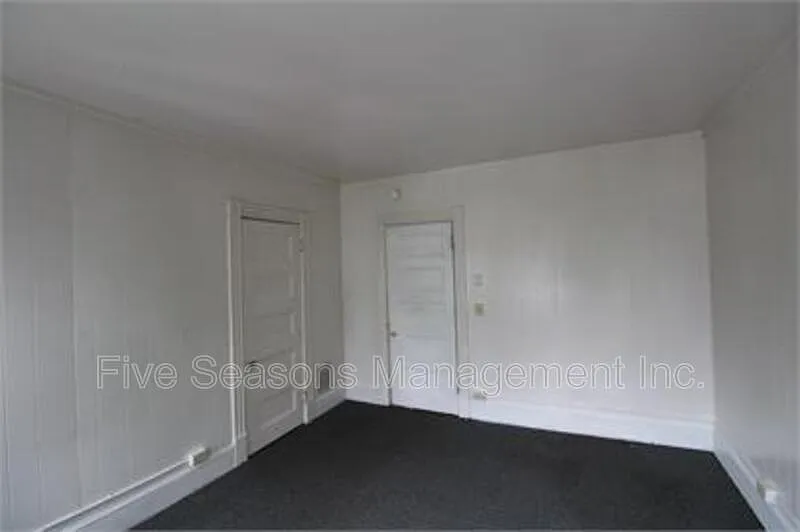 3 bed, 1.0 bath, 900 sqft, $2,900 — Photo 4