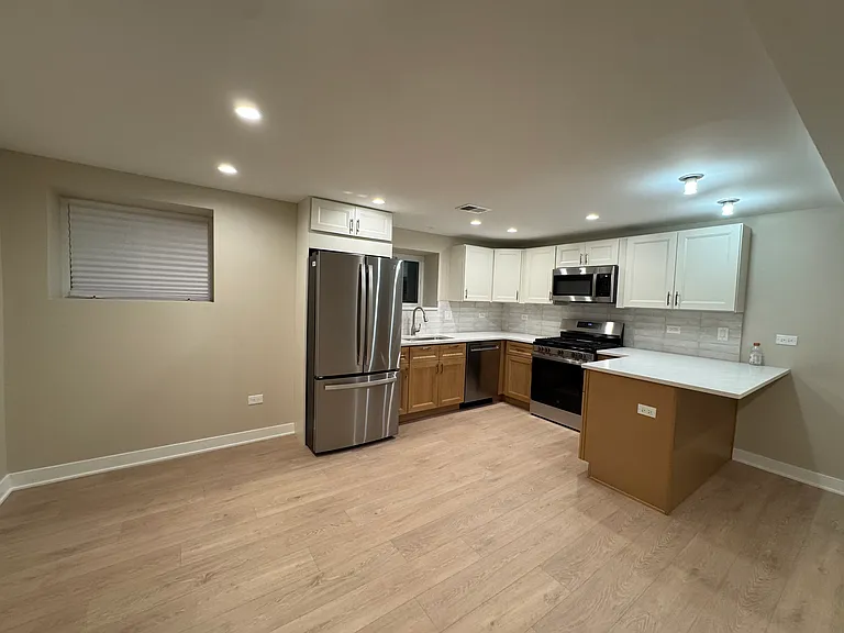 3921 N Saint Louis Ave #BASEMENT — Photo 6