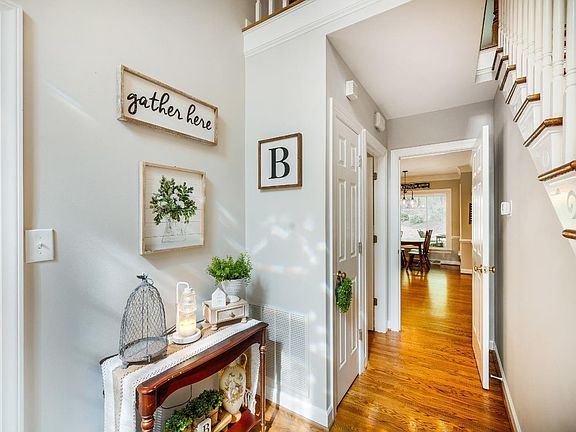 4th image of 200 Carters Grove Ln