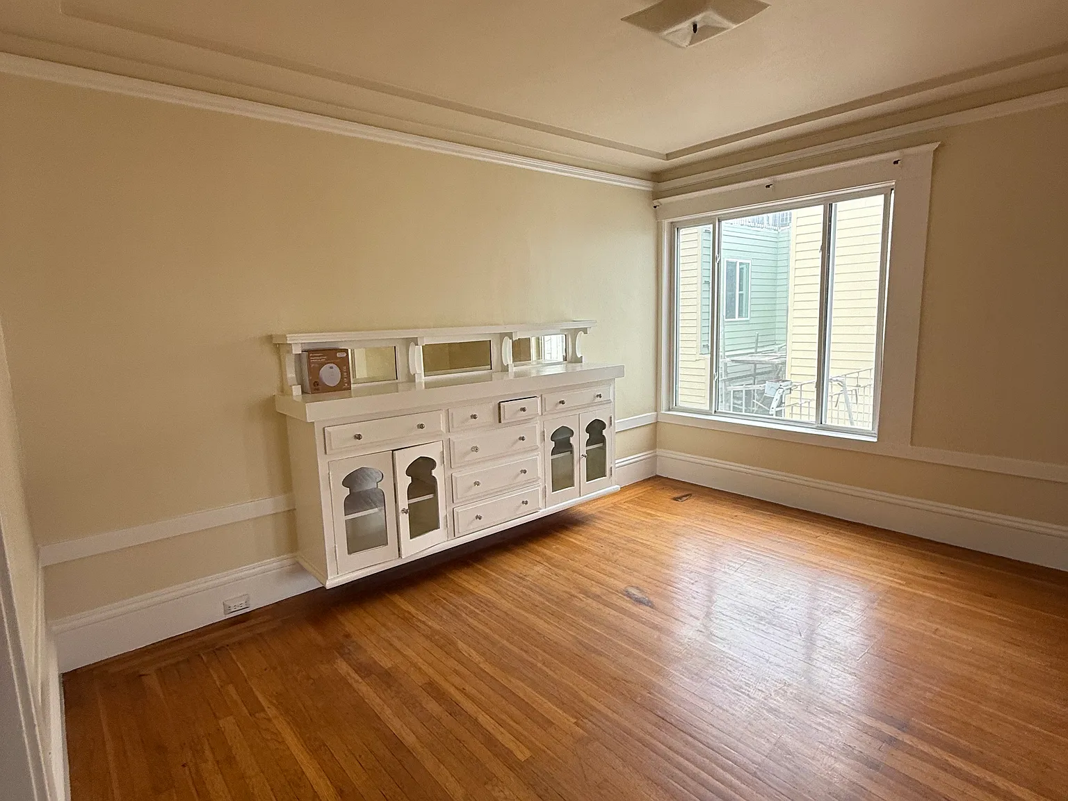 2 bed, 800 sqft, $4,188 — Photo 4